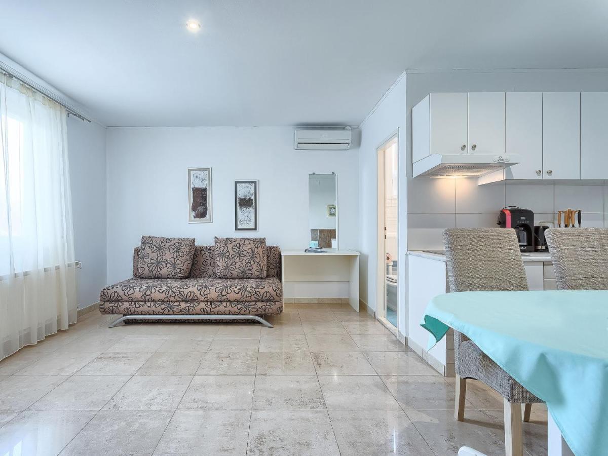 Apartment Nika-12 By Interhome Умаг Екстериор снимка